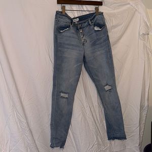 Oat light wash stretch Jean with ripped knees.